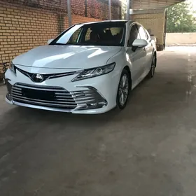Toyota Camry 2021
