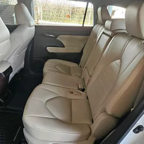 Toyota Highlander 2021