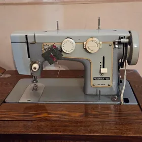 Швейная машинка Чайка