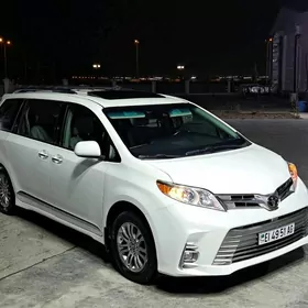 Toyota Sienna 2018