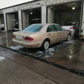 Mercedes-Benz E320 1999