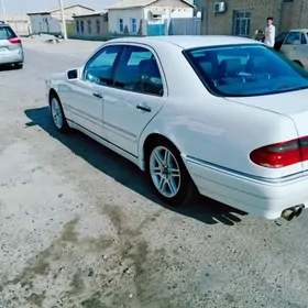 Mercedes-Benz E320 2001