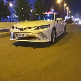 Toyota Camry 2021