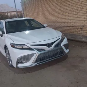 Toyota Camry 2021