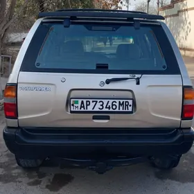 Nissan Pathfinder 1996
