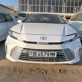 Toyota Camry 2025