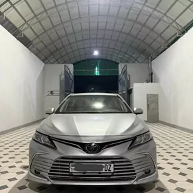 Toyota Camry 2021