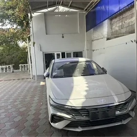 Hyundai Elantra 2025