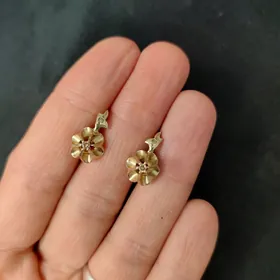 золотые серьги