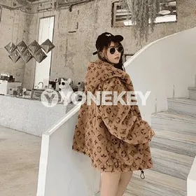 Gyzlar üçin tüýli kurtka