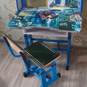 Парта детская. Бесплатно.