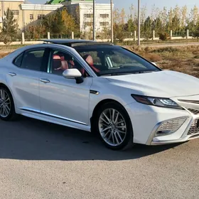Toyota Camry 2021