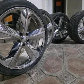 Hrom corolla 235 40 18