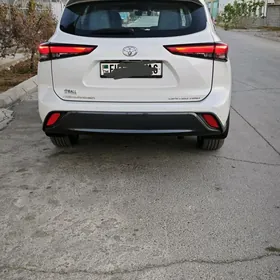 Toyota Highlander 2021