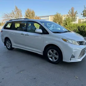 Toyota Sienna 2019