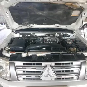 Mitsubishi Pajero 2013