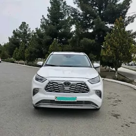 Toyota Highlander 2021