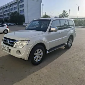 Mitsubishi Pajero 2013