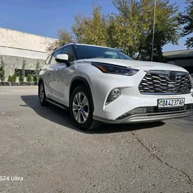Toyota Highlander 2021