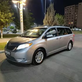 Toyota Sienna 2016