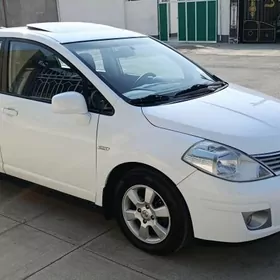 Nissan Versa 2008