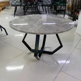 Mramor Źurnal stol tegelek