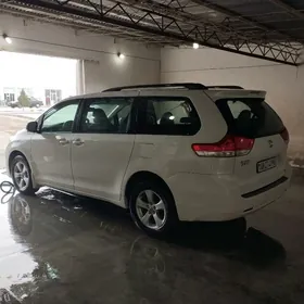 Toyota Sienna 2012