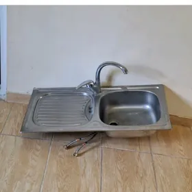 Мойка.Вытяжка.