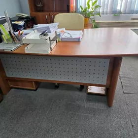 Офисный стол