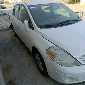 Nissan Versa 2011