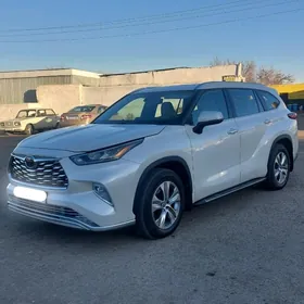 Toyota Highlander 2021