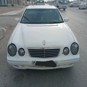 Mercedes-Benz E320 2001