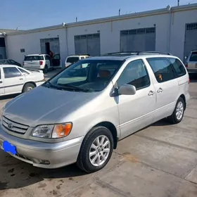 Toyota Sienna 2001