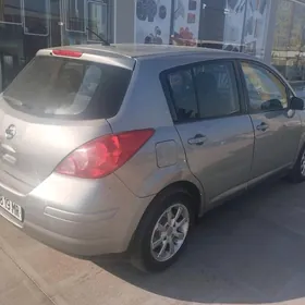 Nissan Versa 2011