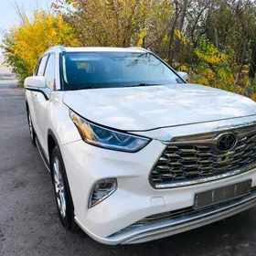 Toyota Highlander 2021