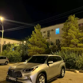 Toyota Highlander 2022