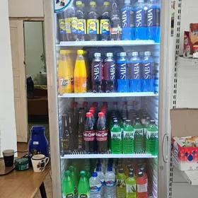 UGUR HOLODILNIK we Witrina