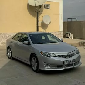 Toyota Camry 2014