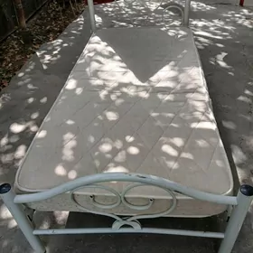 Кровать б/у