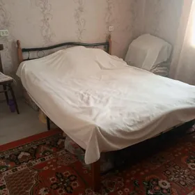 двухместная кровать