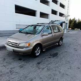 Toyota Sienna 1999