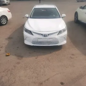 Toyota Camry 2021