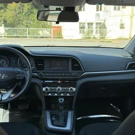 Hyundai Elantra 2020