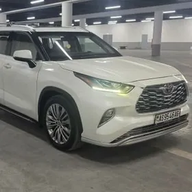 Toyota Highlander 2021