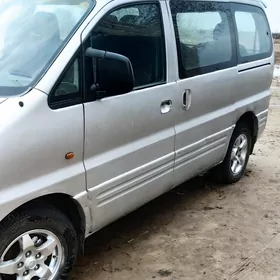 Hyundai H-1 2001