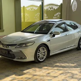 Toyota Camry 2021