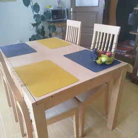 стол + 4 стула,столик и 2 таб.