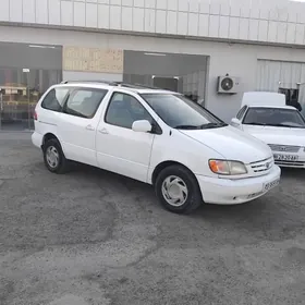 Toyota Sienna 2002