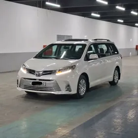 Toyota Sienna 2016