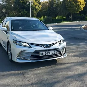 Toyota Camry 2021